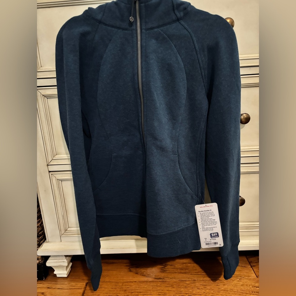 Lululemon Scuba NWT size 8 in HHUT (weathered blue)